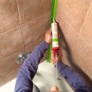 How to Caulk a Shower or Bathtub