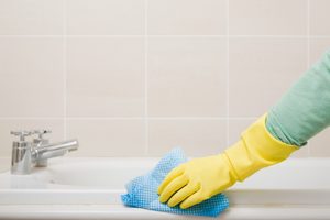 The Best Way to Clean Bathroom Tile